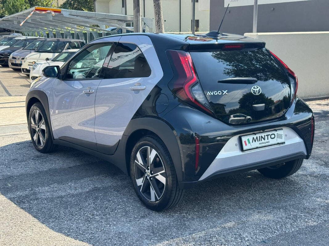 Toyota Aygo X 1.5 hybrid Icon e-CVT — foto 2 di 27