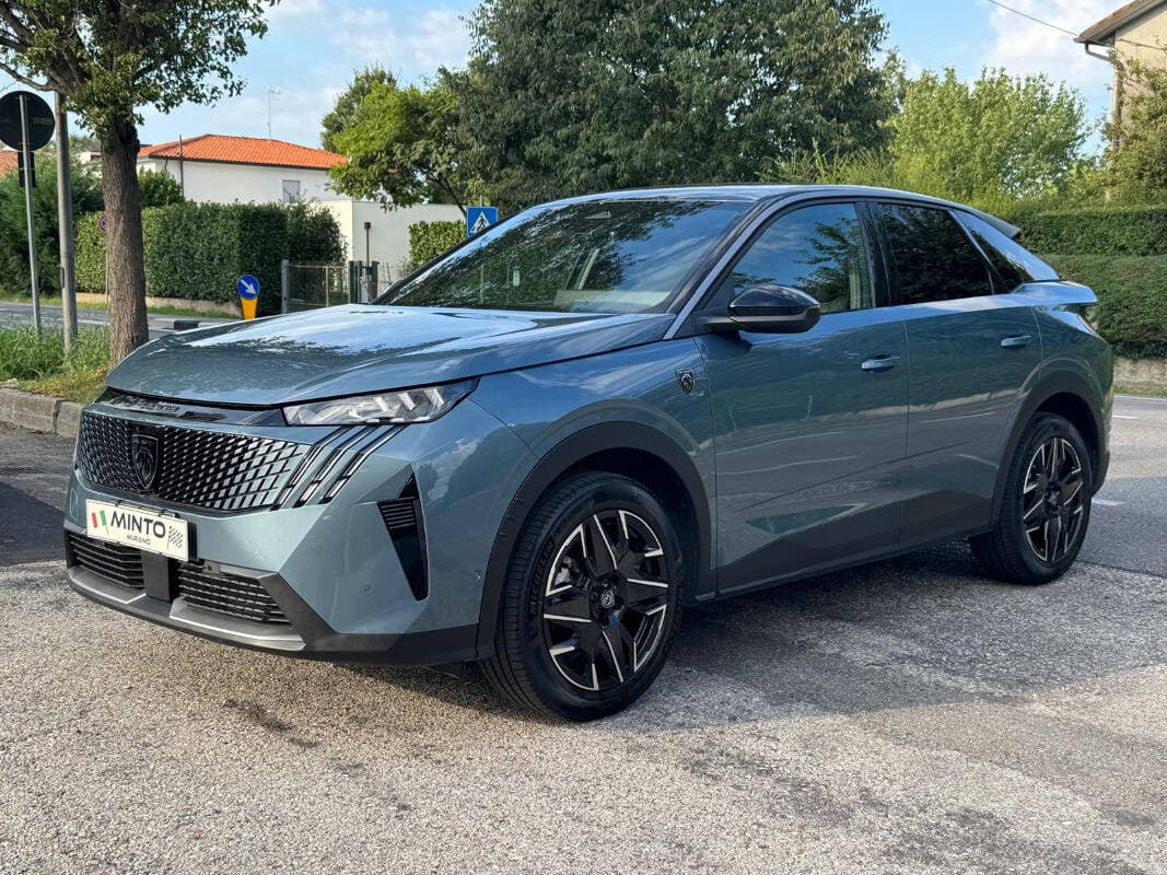 Peugeot 3008 1.2 hybrid GT 145 CV e-dcs6 — foto principale
