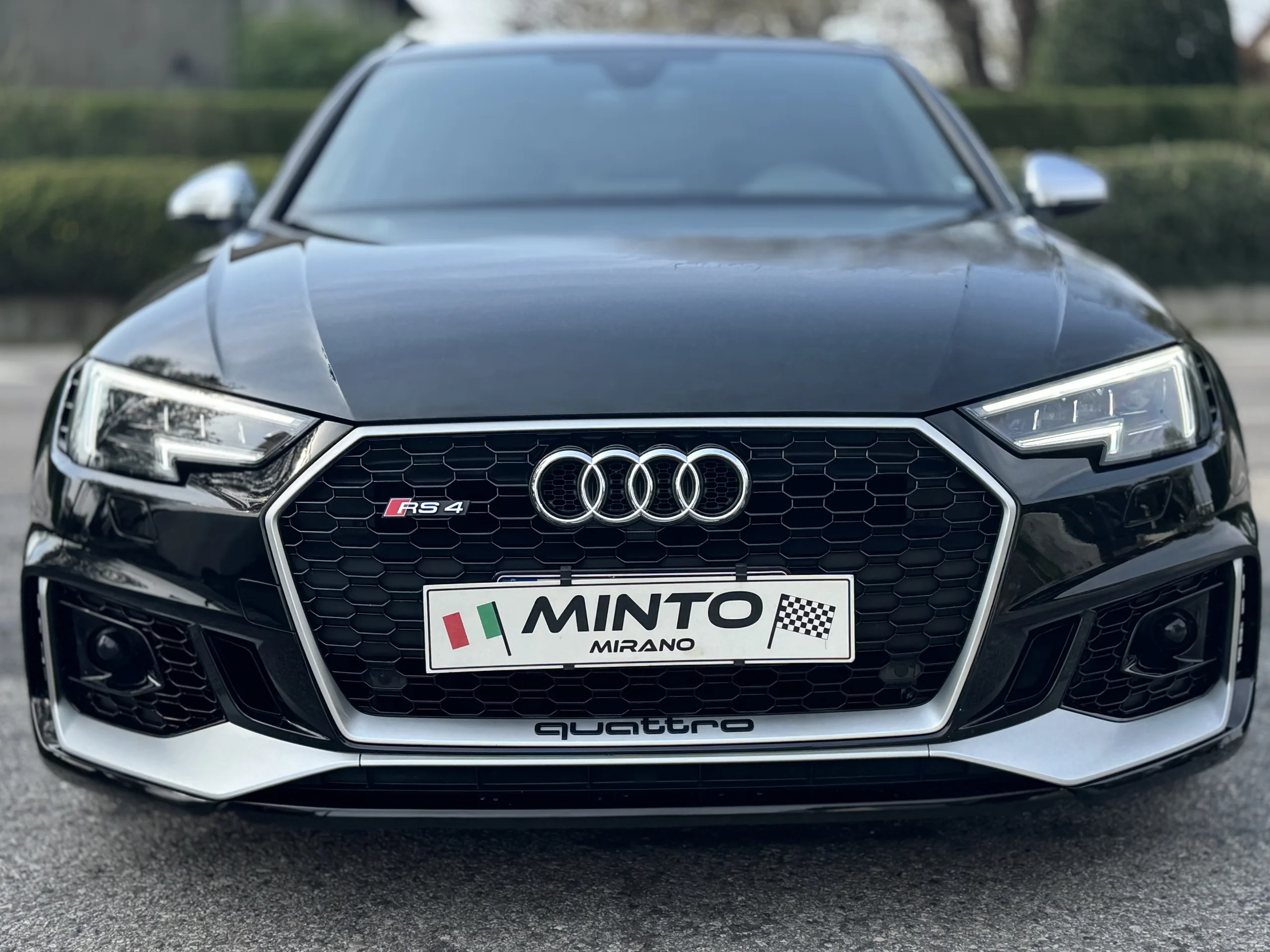Showroom Minto